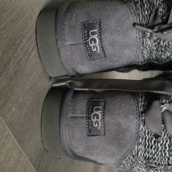 Gray uggs - Picture 3 of 4